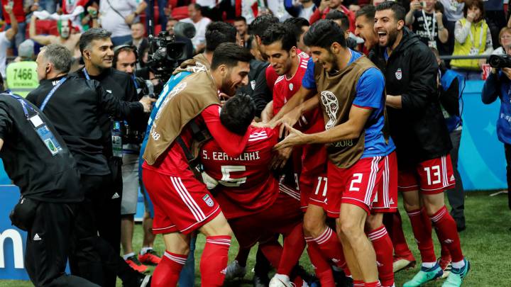 Los jugadores de Irán celebran el gol que no subió al marcador