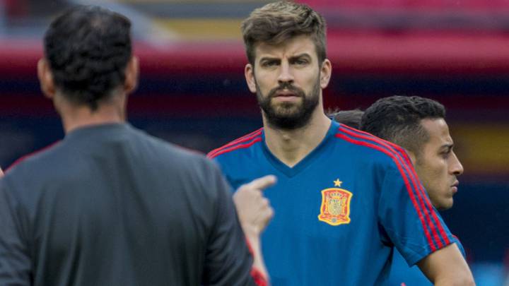Piqué escucha a Hierro