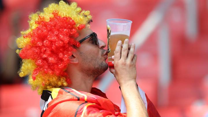 La UEFA autoriza la venta de alcohol en los estadios.