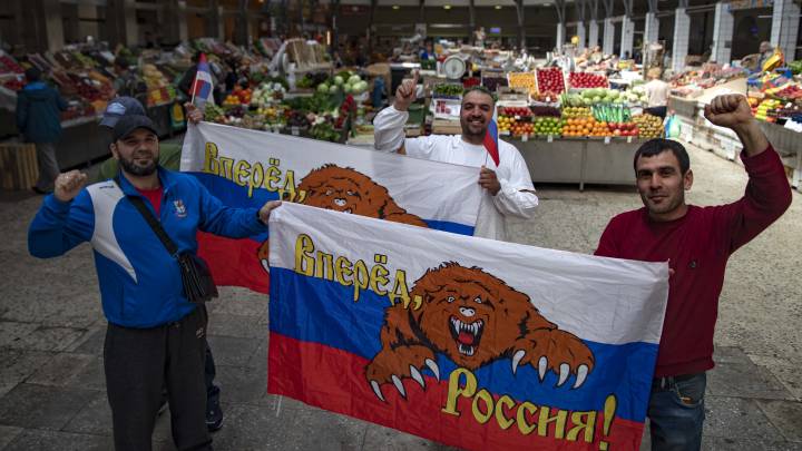 En el mercado de Kuznechny, así como en las obras, las barberías, los comercios y todos los lugares en general, los rusos confían en poder eliminar a España.