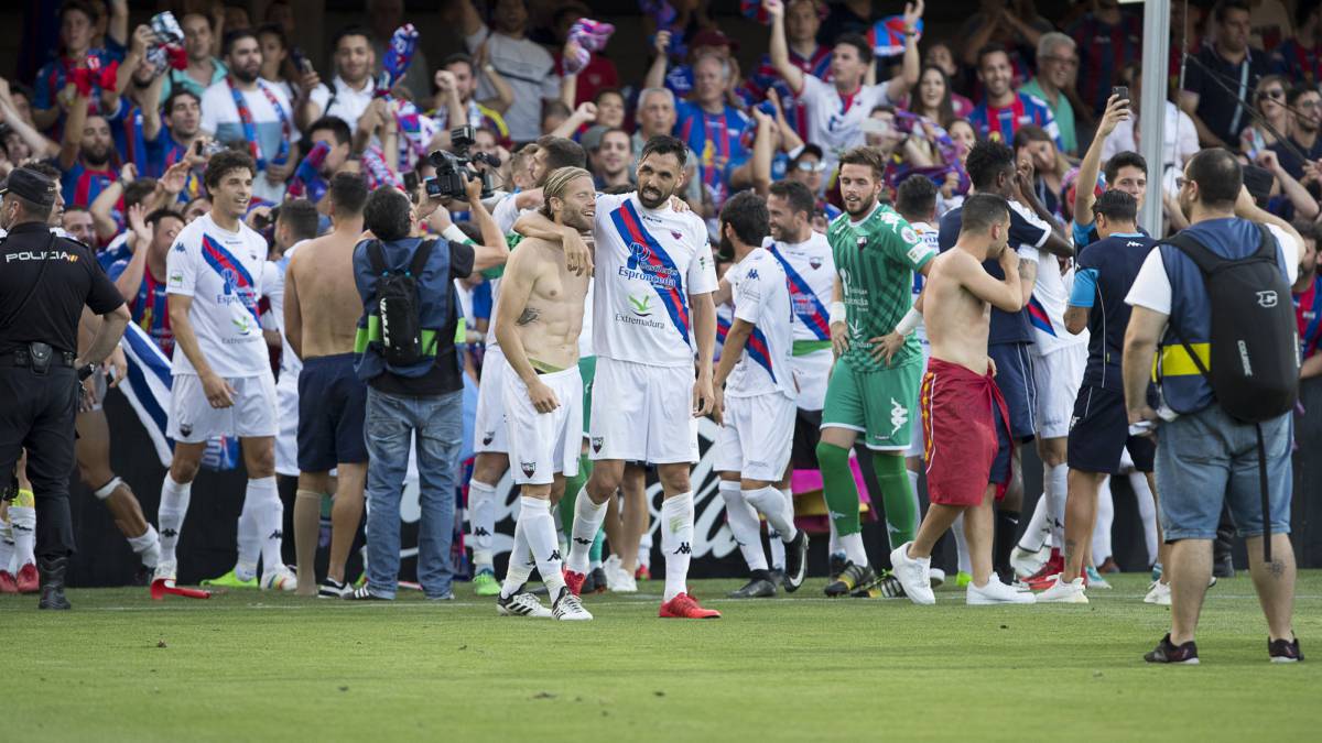 RFEF estudia vender los derechos de TV de Segunda B y Tercera