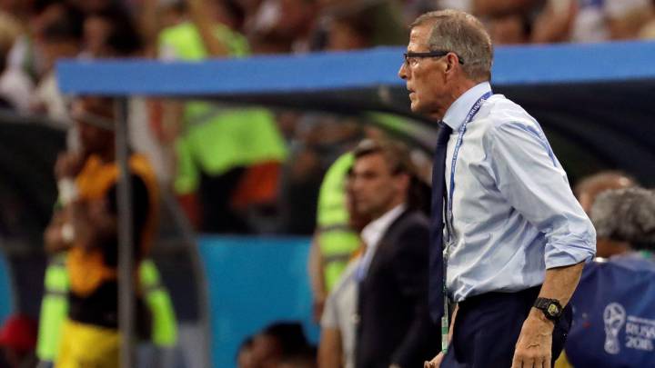 Tabárez dirige a Uruguay en el triunfo ante Portugal.