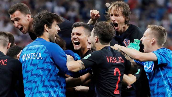Los jugadores de Croacia celebran su victoria en la tanda de penaltis ante Dinamarca en los octavos de final del Mundial de Rusia.