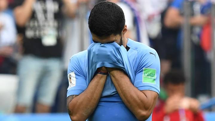 Suárez se lamenta de la eliminación de Uruguay.