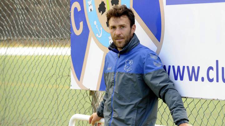 Víctor Casadesús ya es jugador del Alcorcón.