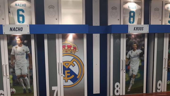 Imagen de la antigua taquilla de Cristiano Ronaldo en el Santiago Bernabéu, ya sin la foto del luso.
