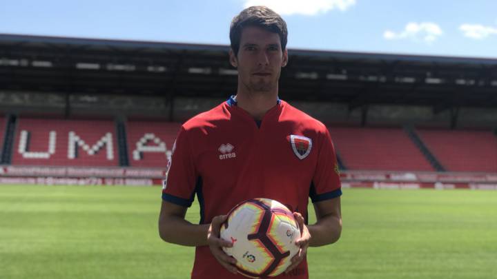 Presentación de Alejandro Sanz como nuevo jugador del CD Numancia.