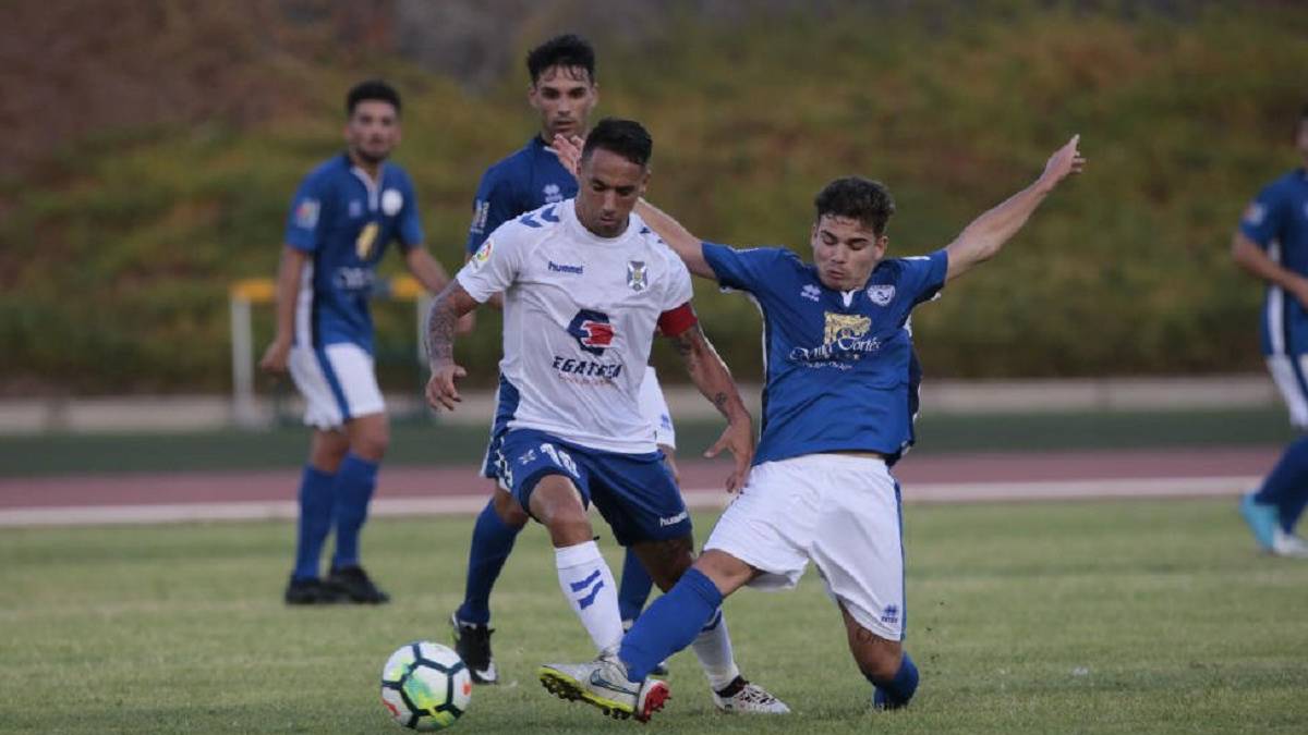El Tenerife golea en su primer amistoso de verano