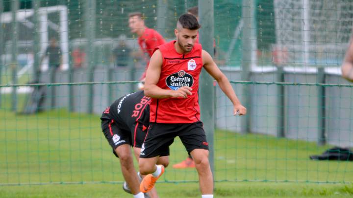 Carles Gil en un entrenamiento con el Deportivo