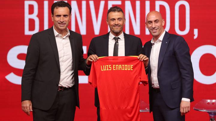 Luis Enrique, Rubiales y Molina durante la presentación del asturiano como seleccionador español.