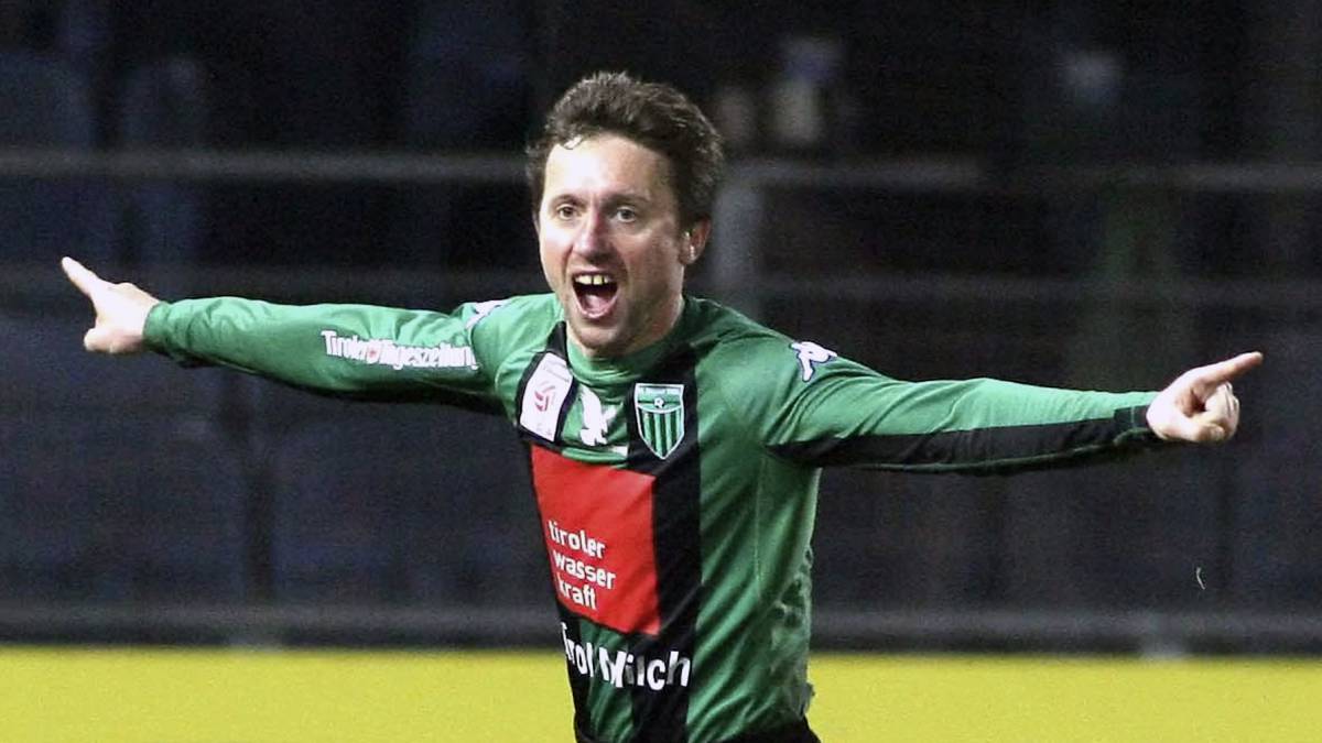 "Queremos ir rejuveneciendo poco a poco el equipo", afirmó el ex jugador, que firma hasta finales de 2019 y renovará automáticamente si se clasifican para la Eurocopa de 2020.