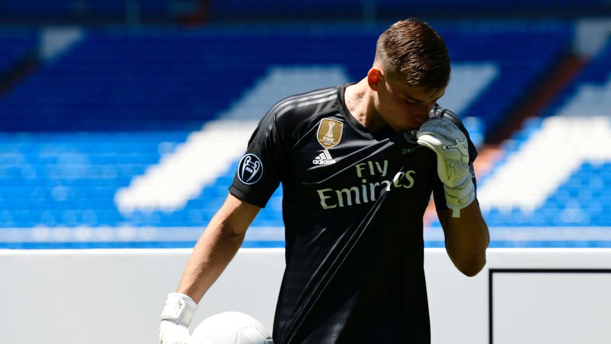 Lunin, en su presentación con el Madrid: \