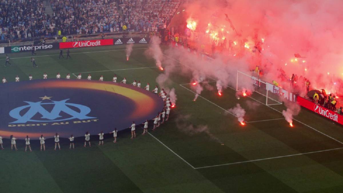 UEFA sanciona al Marsella por incidentes en Europa y le amenaza de exclusión