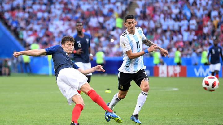 En una votación llevada a cabo en FIFA.com, el extraordinario golpeo del lateral 'bleu' con el exterior de la bota se llevó el premio a 'Gol del Torneo Hyundai'.