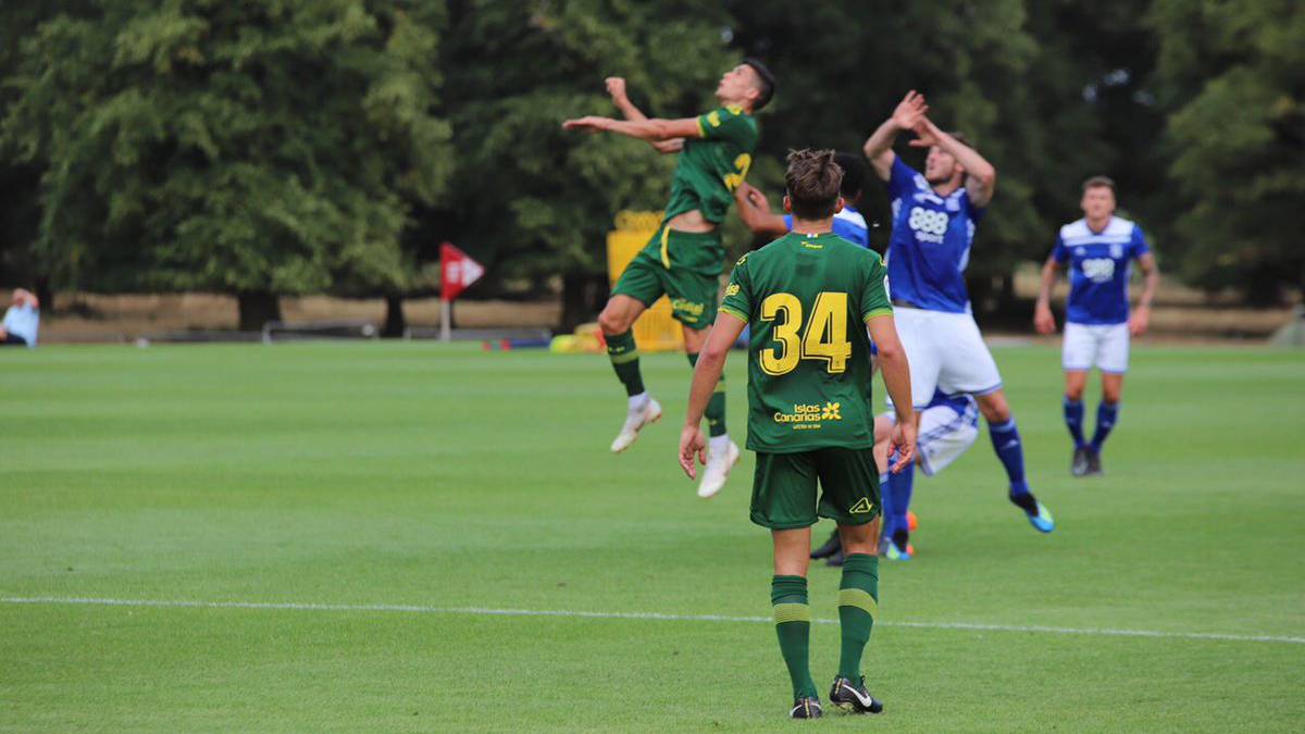 Las Palmas golea al Birmingham en su primer ensayo en Inglaterra