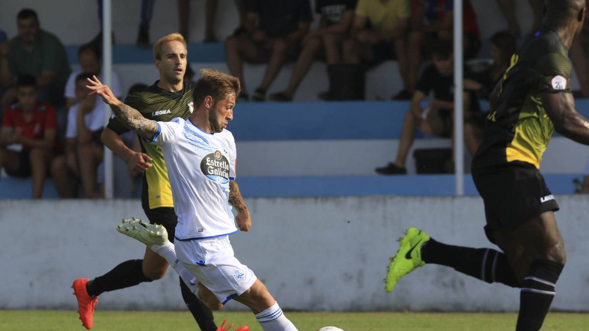 Fede Cartabia dispara a puerta en el Deportivo - Langreo