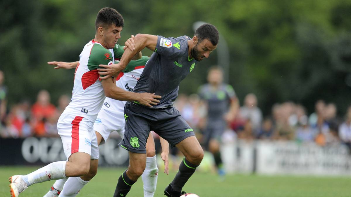 Bastón aprovecha las carencias de una Real que falló un penalti