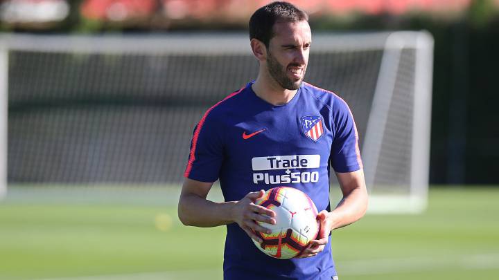 El central uruguayo del Atlético de Madrid, Diego Godín, durante un entrenamiento.