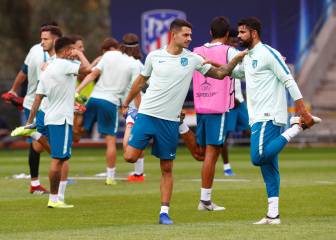 Bonito detalle de Atlético y Real con un grupo de invidentes