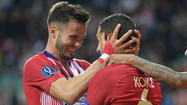 Koke y Saúl celebran un gol.