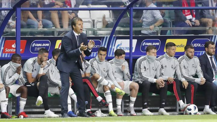 Banquillo del Real Madrid en el partido de la Supercopa ante el Atlético