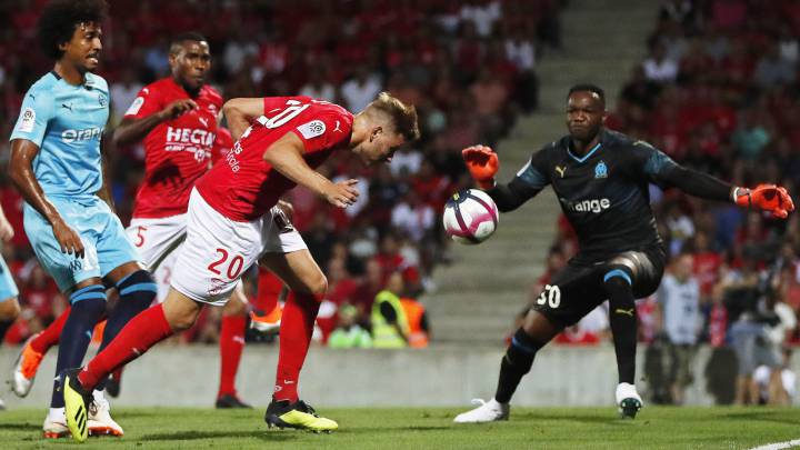 El Nimes gana al Marsella; el Toulouse castiga al Girondins