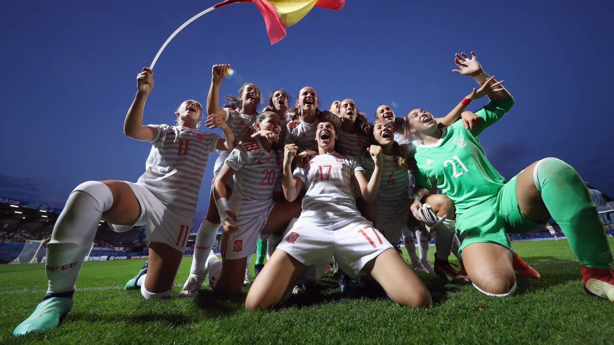 Las jugadoras de España celebran su pase a la final del Mundial Sub-20.