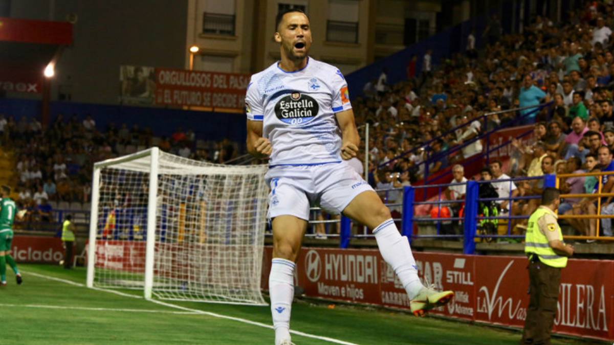 Resumen y gol del Extremadura 0-1 Deportivo. Un tanto de Quique González dio sus primeros tres puntos en LaLiga 1|2|3 al conjunto blanquiazul.