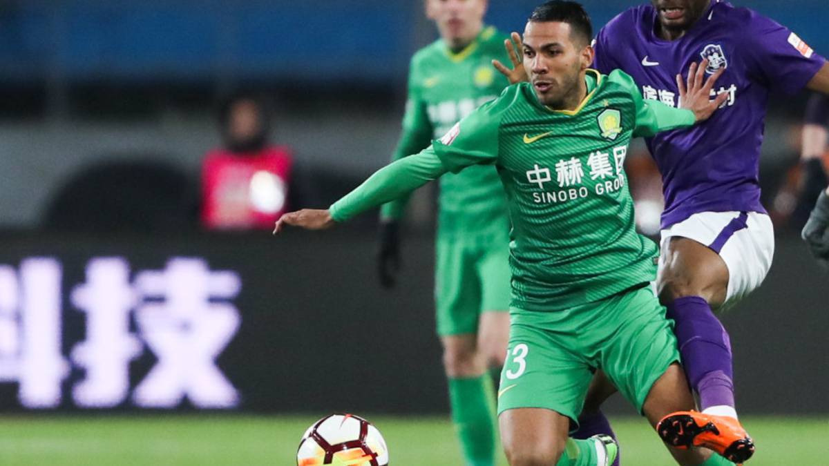 Jonathan Viera conduce al Beijing Guoan al liderato en China