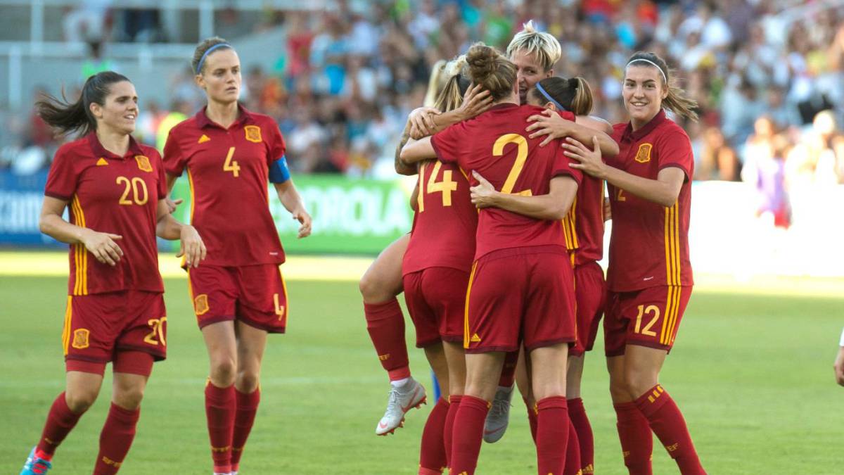 España celebra uno de los goles.