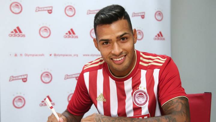 Nahuel en su presentación con Olympiacos.