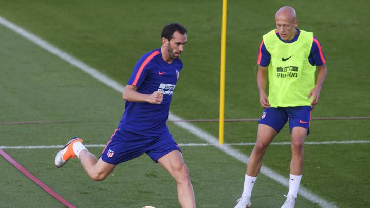 Godín entrenando.