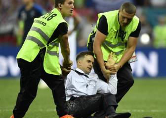 World Cup pitch invader may be poisoned - Pussy Riot