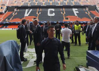 Valencia fans give Juventus players a sleepless night