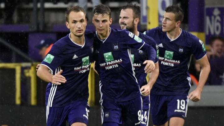 Los jugadores del Anderlecht celebran un gol