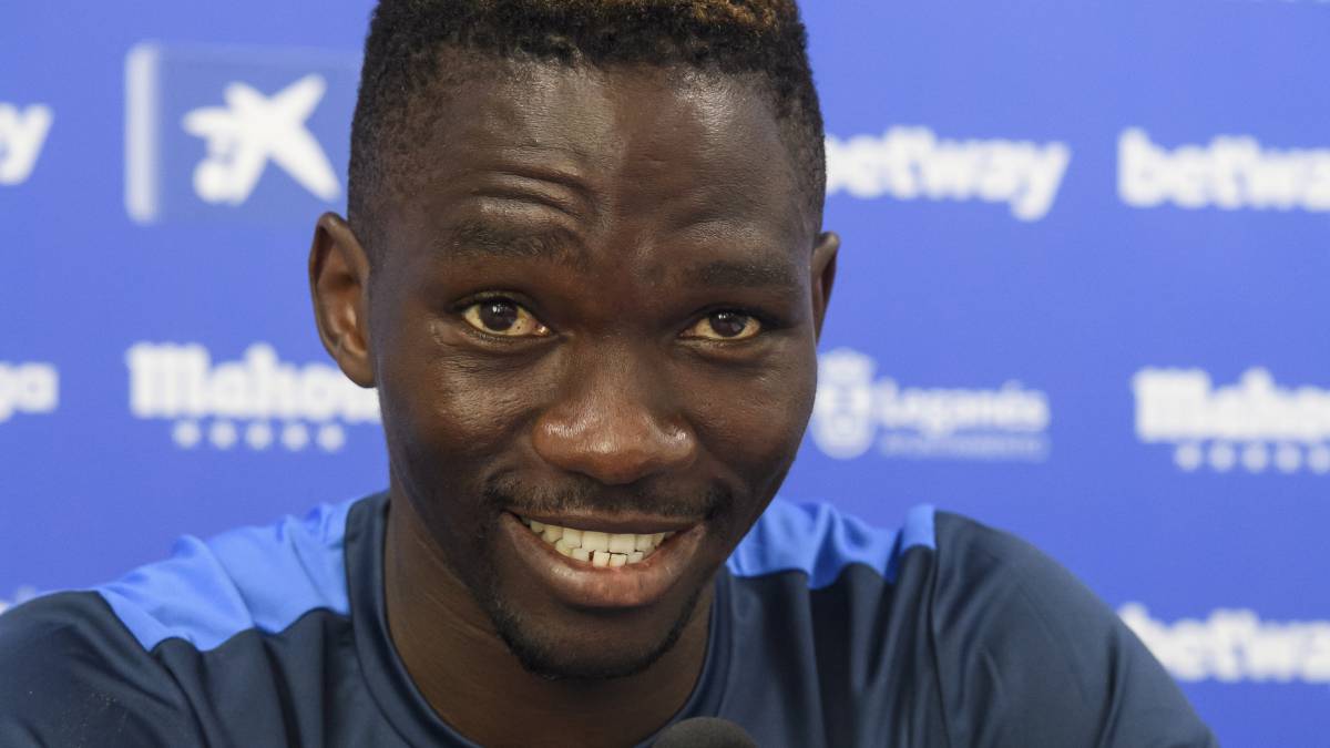 Kenneth Omeruo, durante su presentación como futbolista del Leganés.