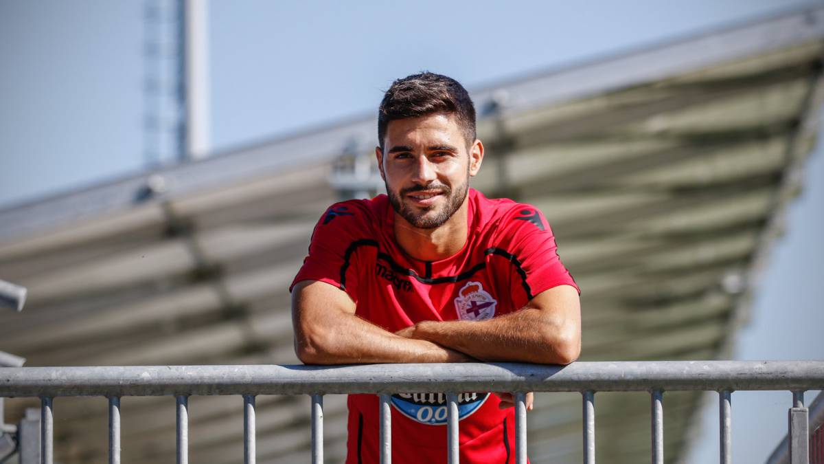 Carles Gil posa para el Diario AS en Abegondo