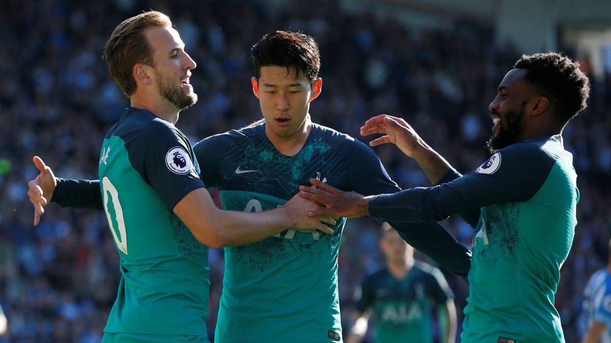Los jugadores del Tottenham celebran un gol.