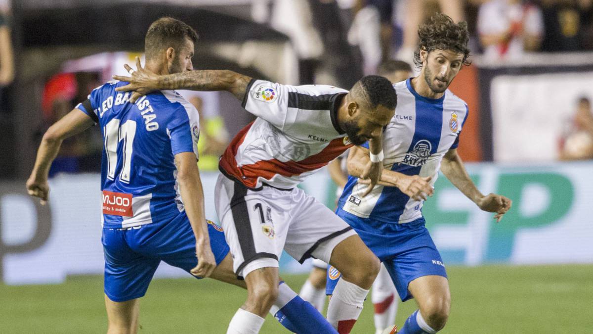 Bebé, entre Leo Baptistao y Granero.