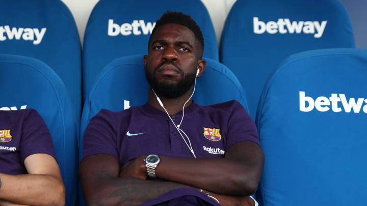 Samuel Umtiti en el banquillo.