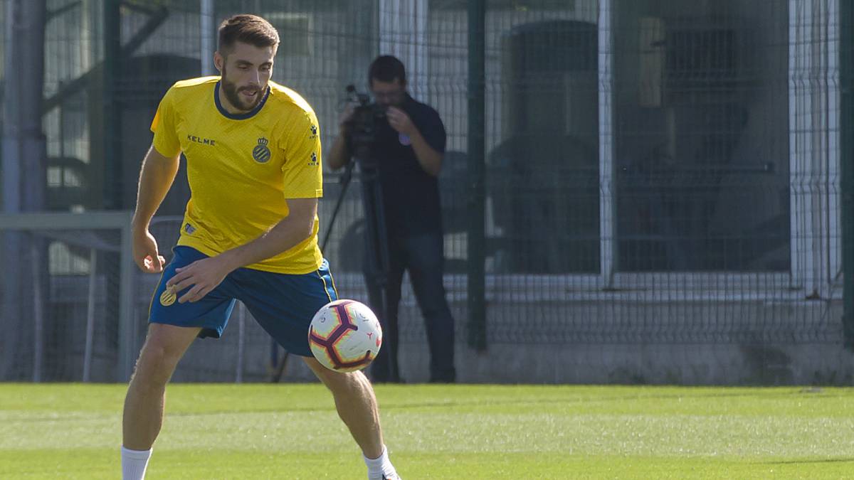 David López ya toca balón pero Hermoso se entrena al margen