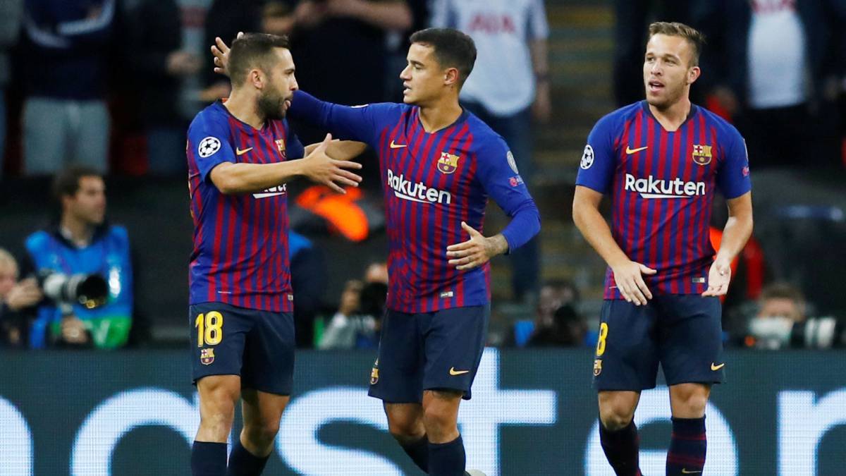 Coutinho makes history for Barcelona in Champions League