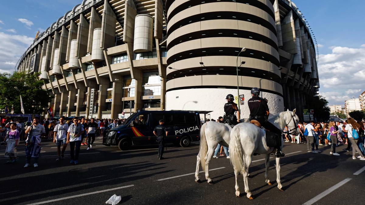 Police arrest 27 Real Madrid ultras armed with knuckle dusters and sticks before the derby