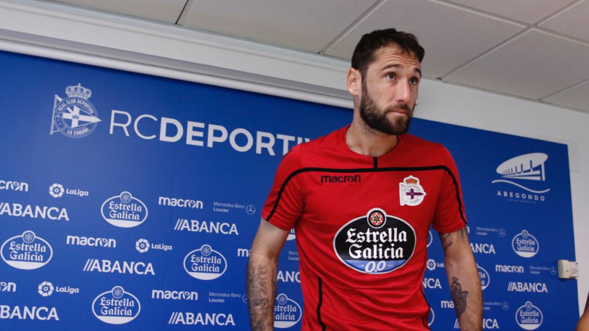 Dani Giménez en la sala de prensa de Abegondo