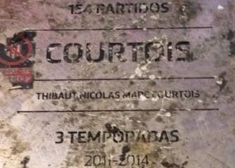 Atlético fans attack Courtois plaque outside the Wanda