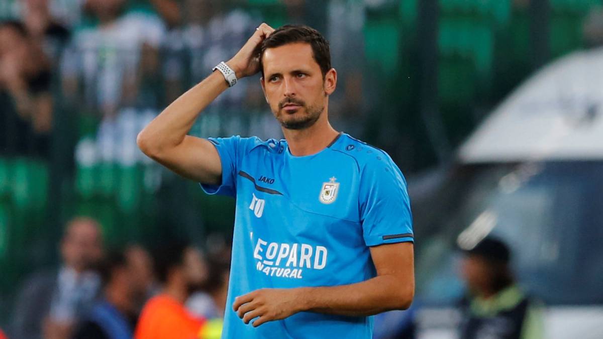 Toppmöller: "Fueron mejores, por eso ganan tres millones y nosotros no"