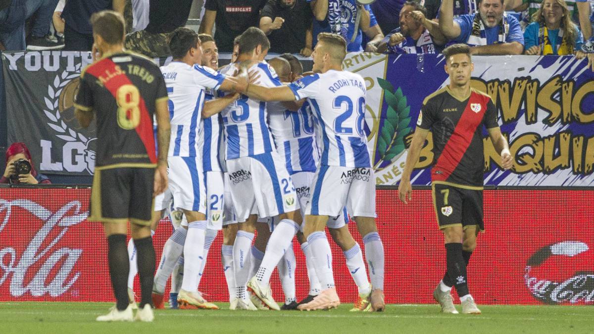 Resumen y goles del Leganés 1-0 Rayo Vallecano. Un tempranero gol de Carrillo da su segunda victoria en LaLiga al equipo pepinero. El Rayo queda muy tocado