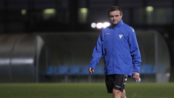 Julio Cobos, nuevo entrenador serón tras el cese de Roca