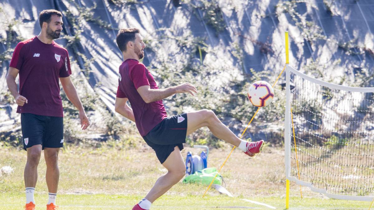 Lezama: Sesión con Aduriz y sin Capa