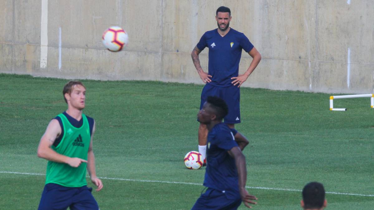 Los jugadores del Cádiz durante una sesión de entrenamiento.